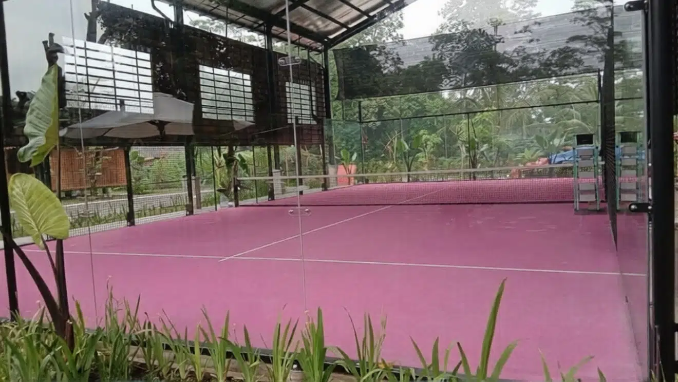 Detail pemasangan rumput sintetis lapangan padel Salatiga