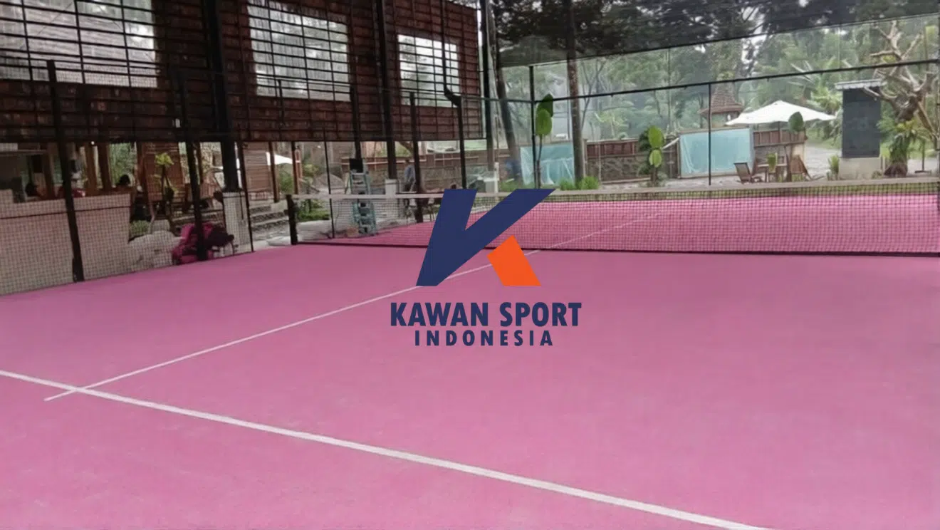 covered court Padel Beans Salatiga berkonsep kafe